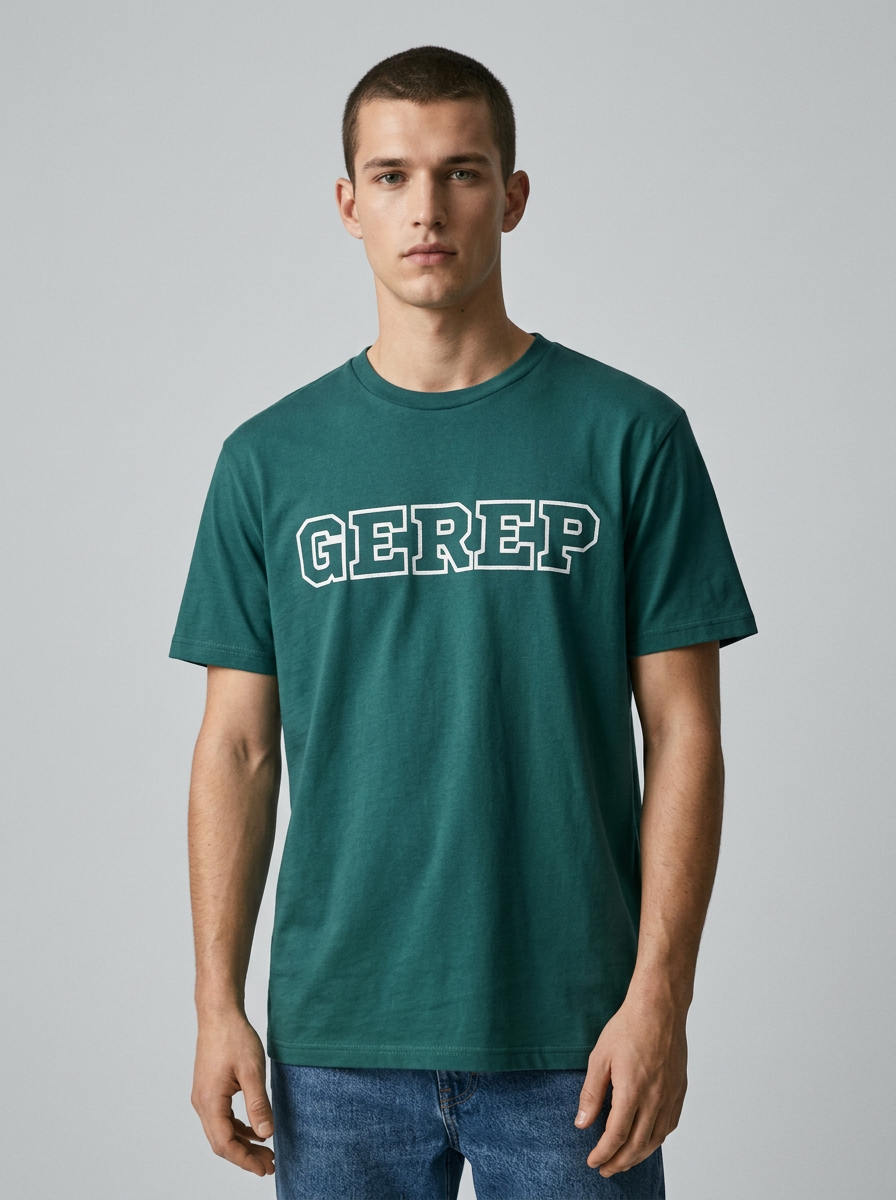 Camiseta Personalizada em modelo